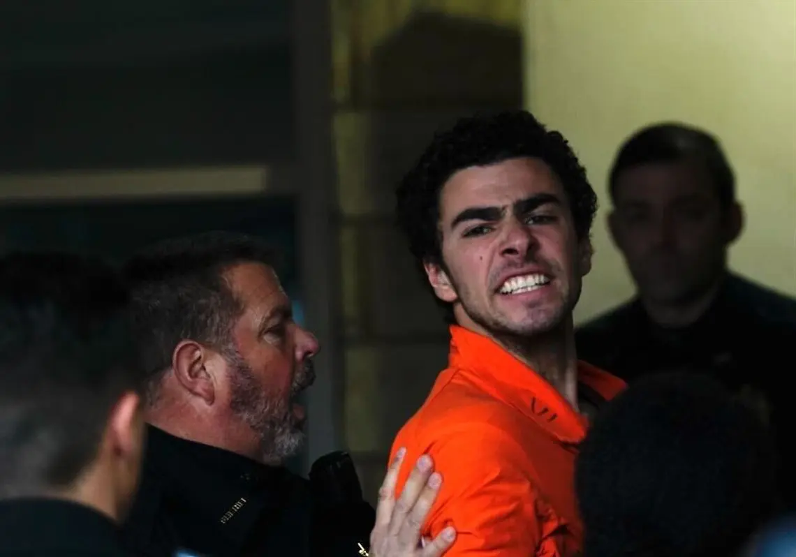 Luigi Mangione es acusado de asesinato en primer grado