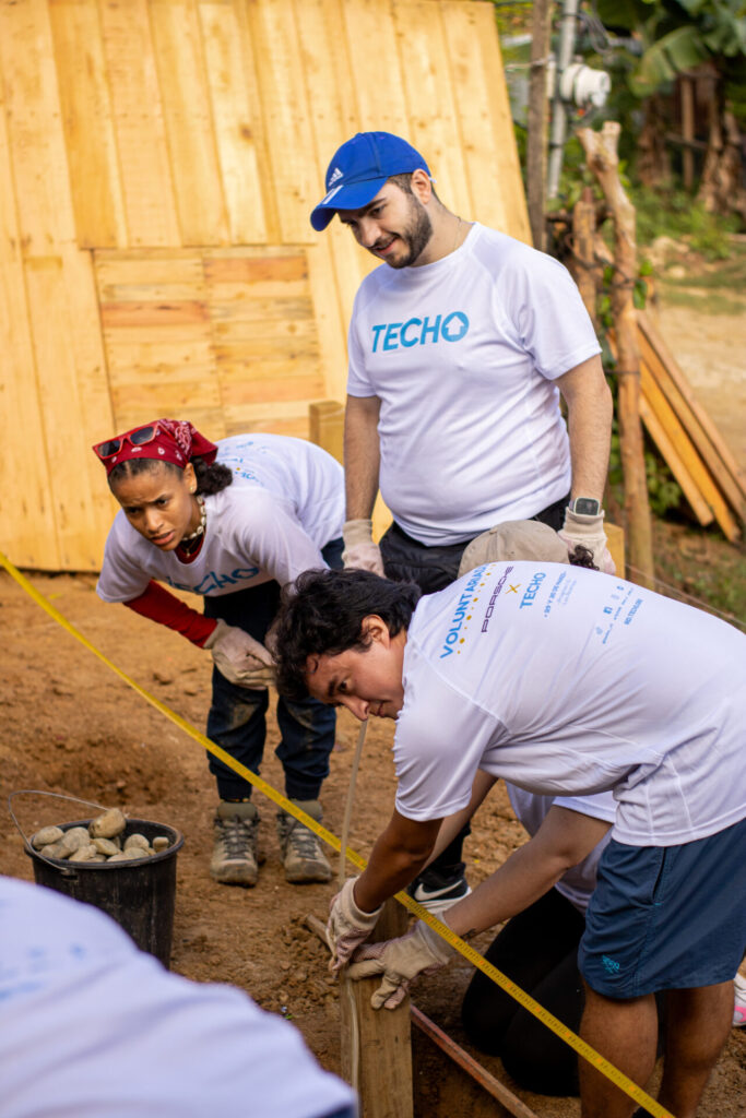 Porsche y TECHO unidos para construir viviendas en Los Alcarrizos