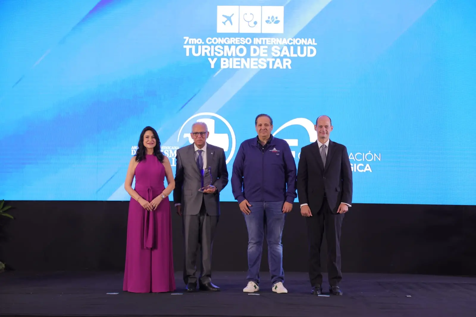 Reconocen a Rafael Sánchez Español en congreso turismo