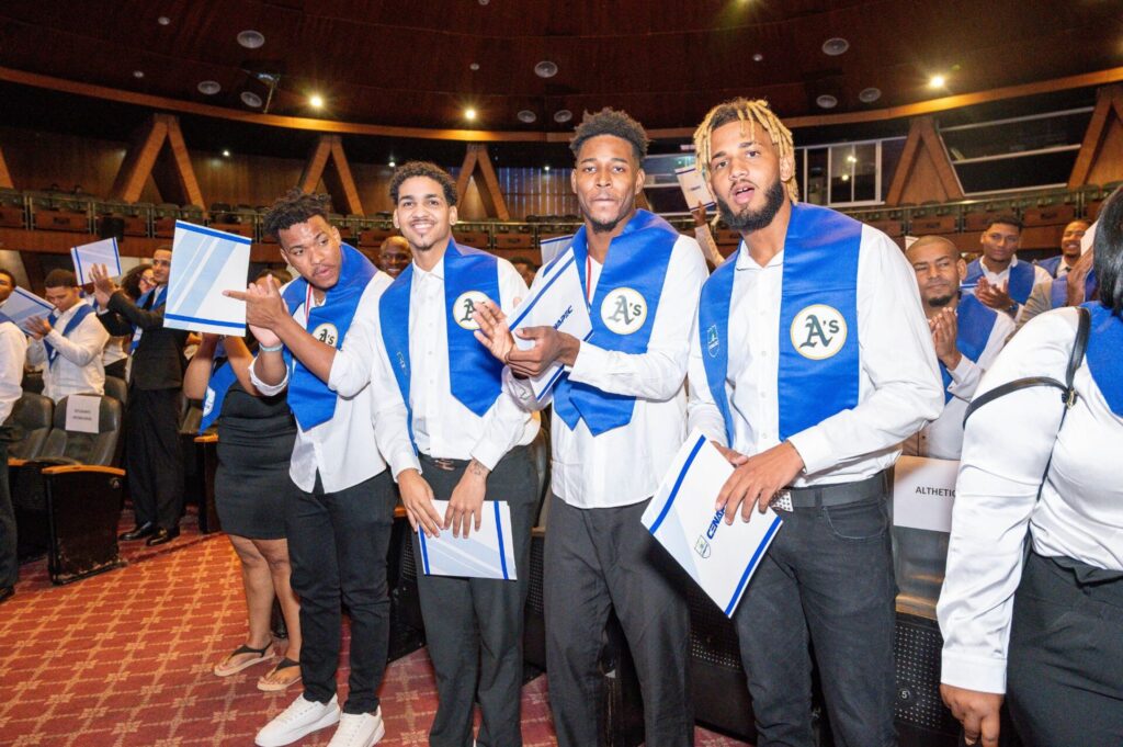 CENAPEC gradúa este año a 1,036 nuevos bachilleres en SD y centros del interior