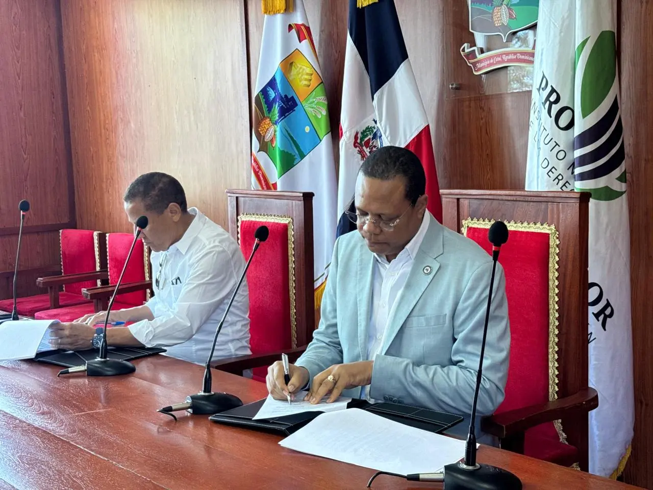 Firman acuerdo para oficina de Pro Consumidor en Cotuí