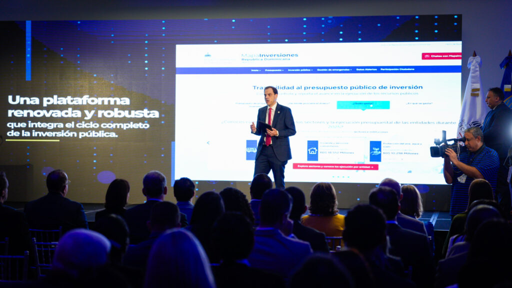 La plataforma incorpora un chatbot de IA para consultas ciudadanas