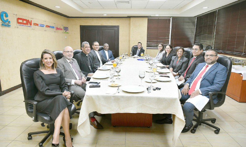 Los religiosos compartieron con los ejecutivos y periodistas de Multimedios de elCaribe.