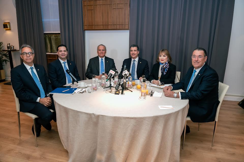 Los participantes del encuentro informativo fueron convocados por el Banco Popular para compartir su visión y resultados en el financiamiento del turismo dominicano.