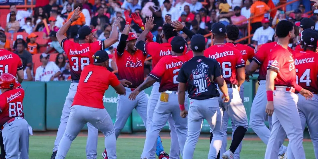 Leones del Escogido celebran el título de LIDOM 2026
