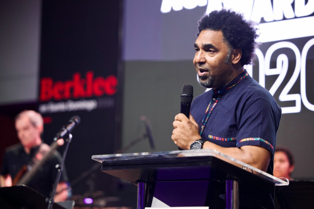 Berklee distingue a Javier Vargas con el Alumni Award