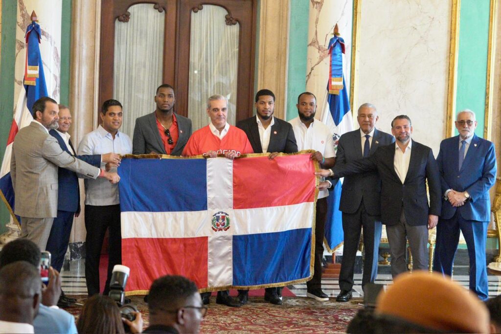 Abinader entrega la bandera al Escogido para Serie del Caribe 2026