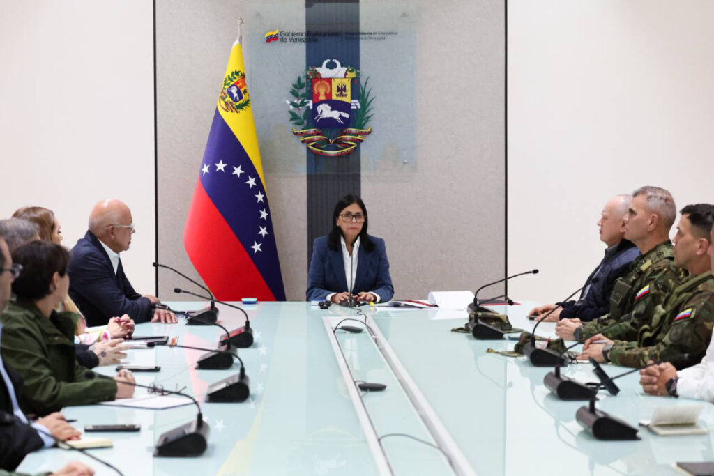 Delcy Rodríguez junto a miembros del alto mando militar desde la Vicepresidencia, en Caracas