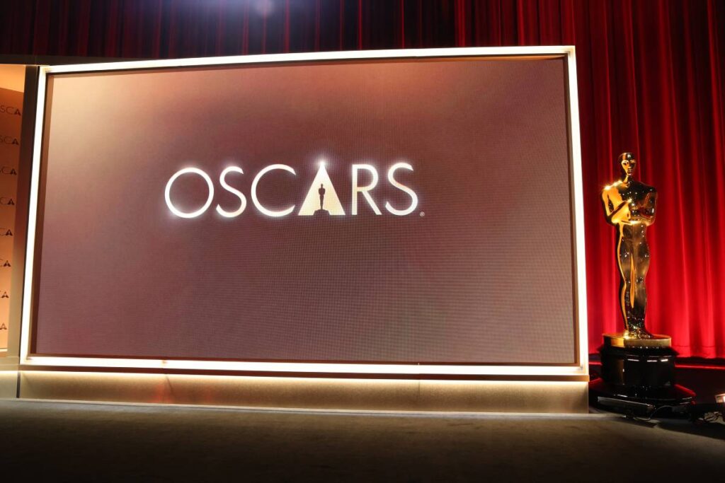 Las estatuas de los Oscar adornan el escenario antes del anuncio de las nominaciones a la 98.ª edición / AFP