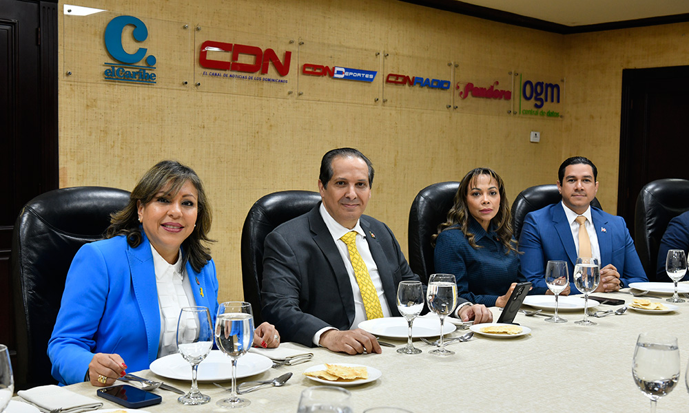 Gina Estrella, Víctor Atallah, Yudelka Batista y Eladio Pérez compartieron datos de la entidad.