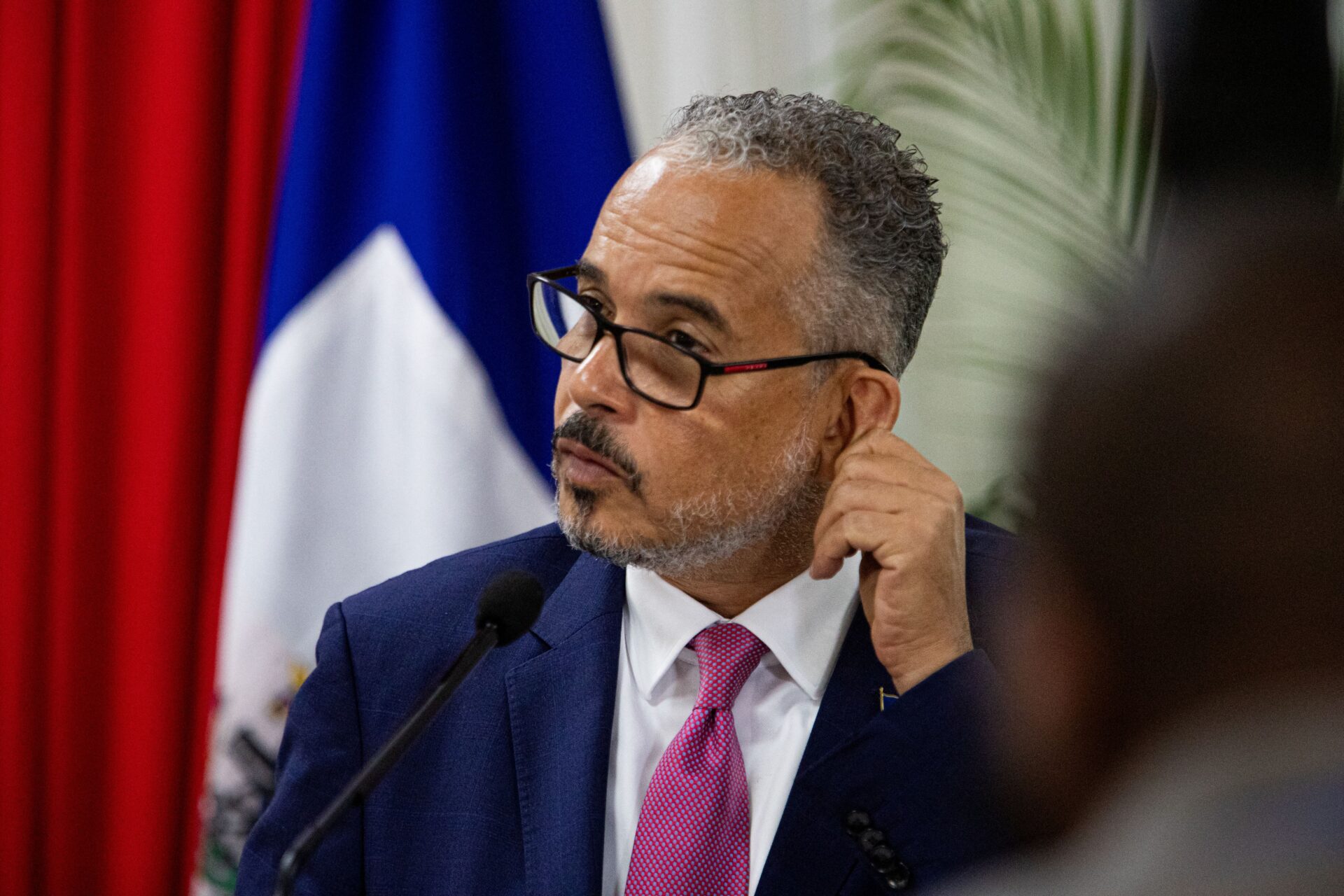 Nuevo primer ministro de Haití promete mano dura contra las bandas armadas para restaurar la seguridad