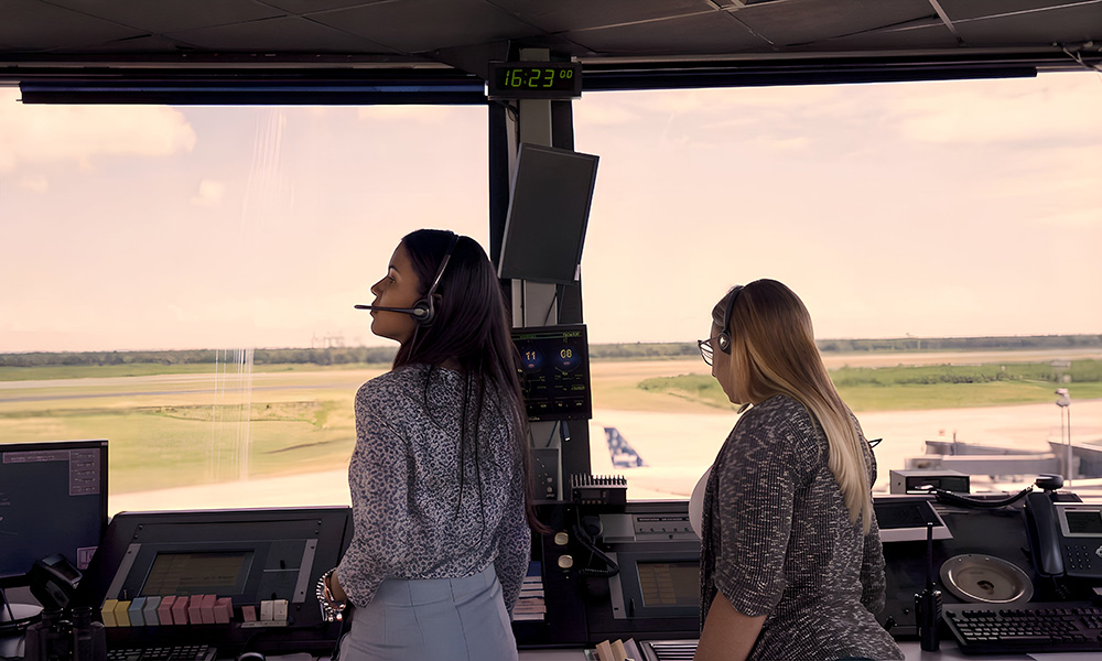 En las diversas etapas, de llegada y de salida de las aeronaves, se requiere precisión. 