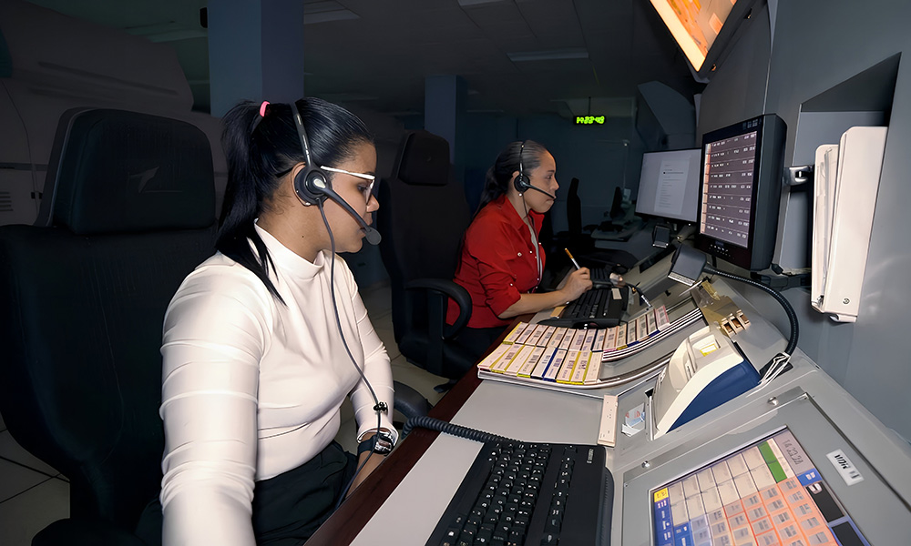 La presencia femenina también se manifiesta en áreas críticas.