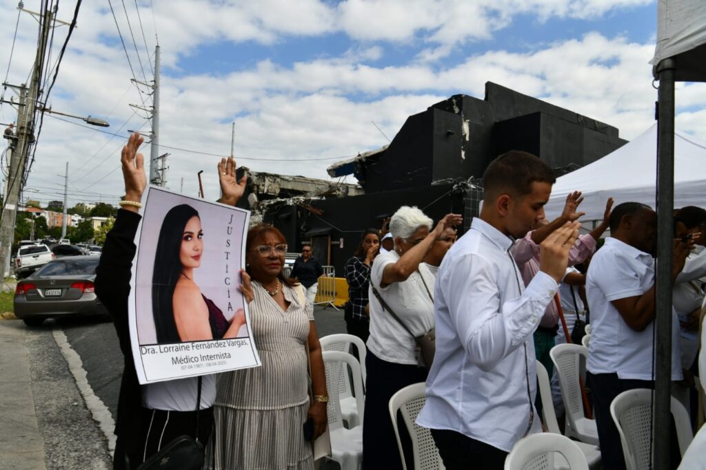 Misa en el Jet Set reúne a familiares y afectados a diez meses del colapso