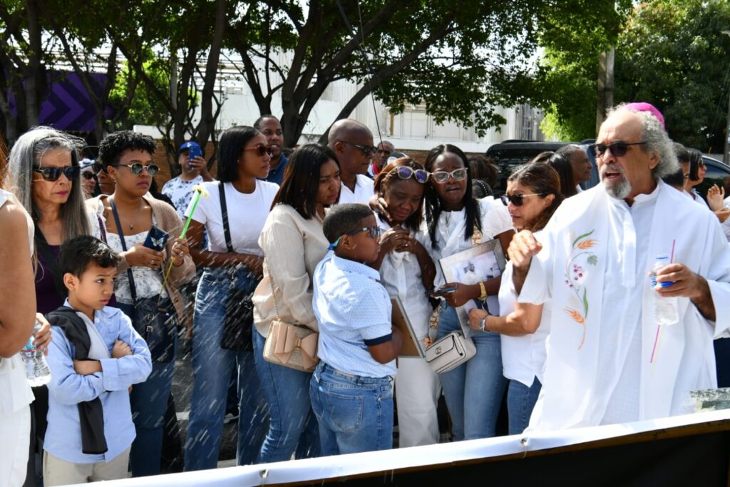 Misa en el Jet Set reúne a familiares y afectados a diez meses del colapso