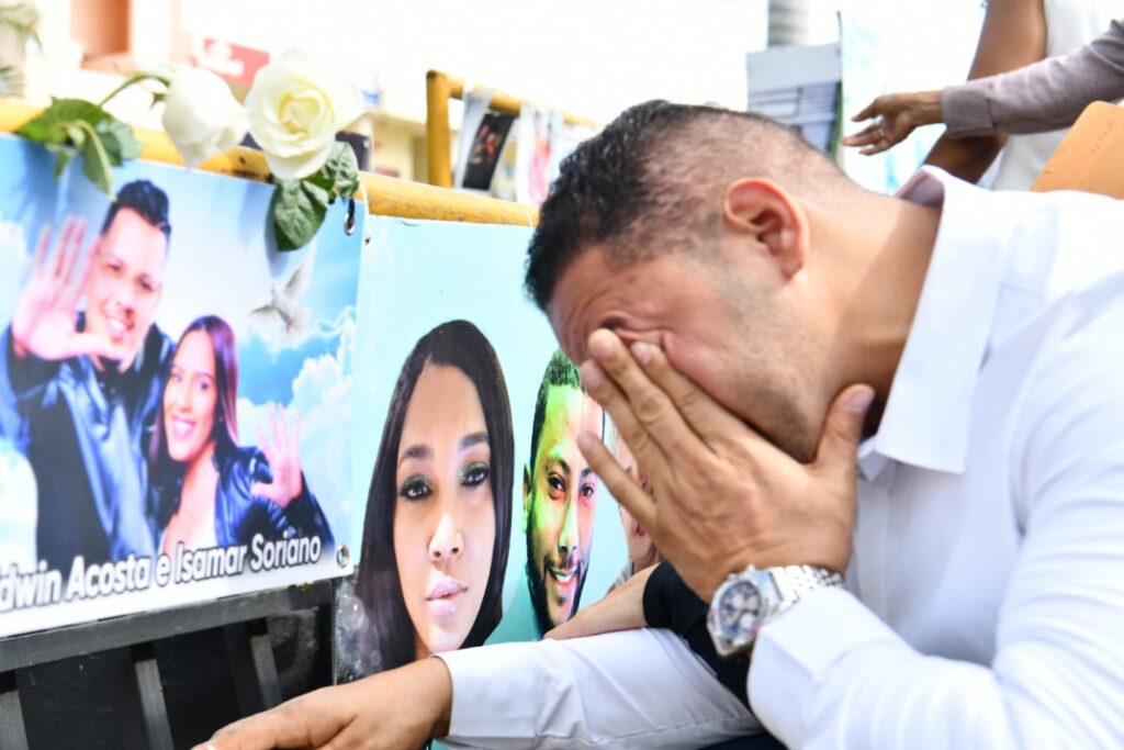 Misa en el Jet Set reúne a familiares y afectados a diez meses del colapso