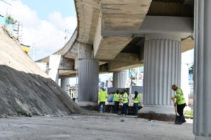 Recogen el basurero alrededor de la Linea 2C Los Alcarrizos