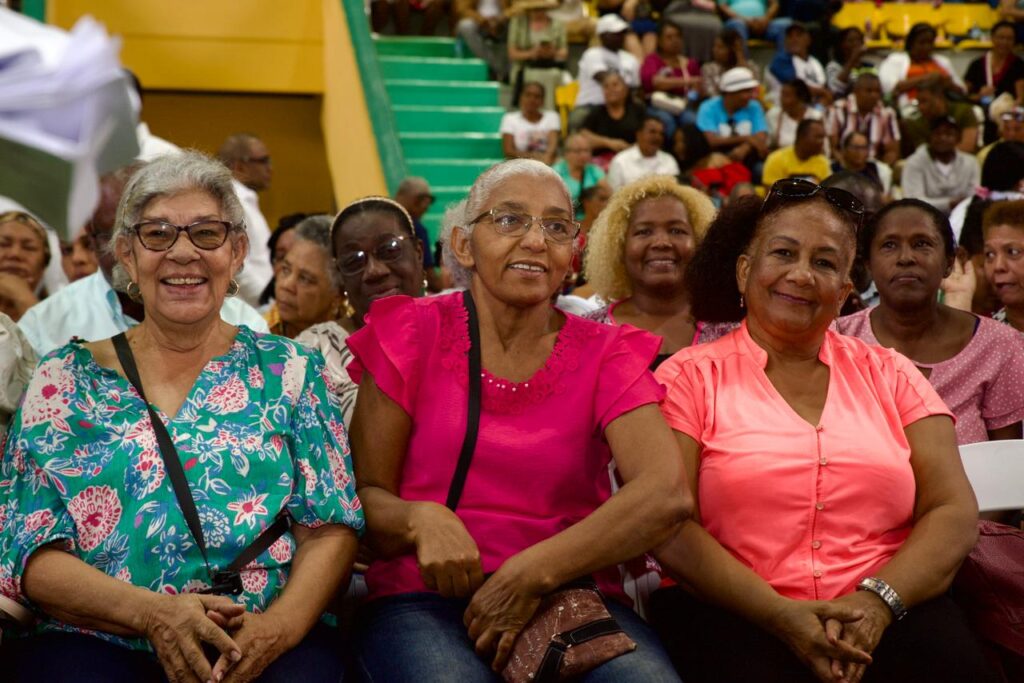 Abinader entrega 2,315 certificados de títulos en San Pedro de Macorís