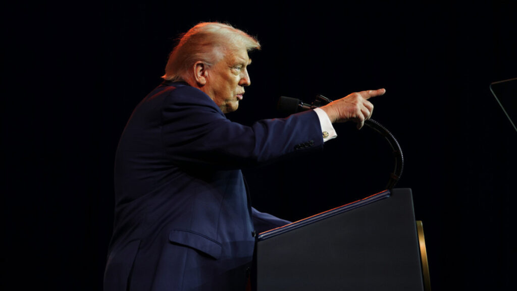 "Más vale que no lo hagan": Advertencia de Trump a Irán tras su promesa de venganza