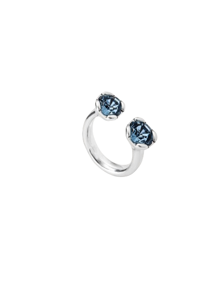anillo de plata con piedra preciosa