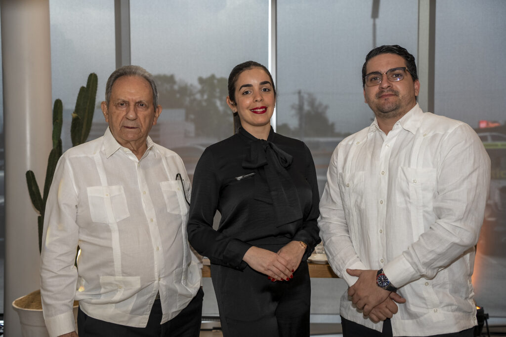  Frank Tejada, Carina Cabral y Bryan Rasuk