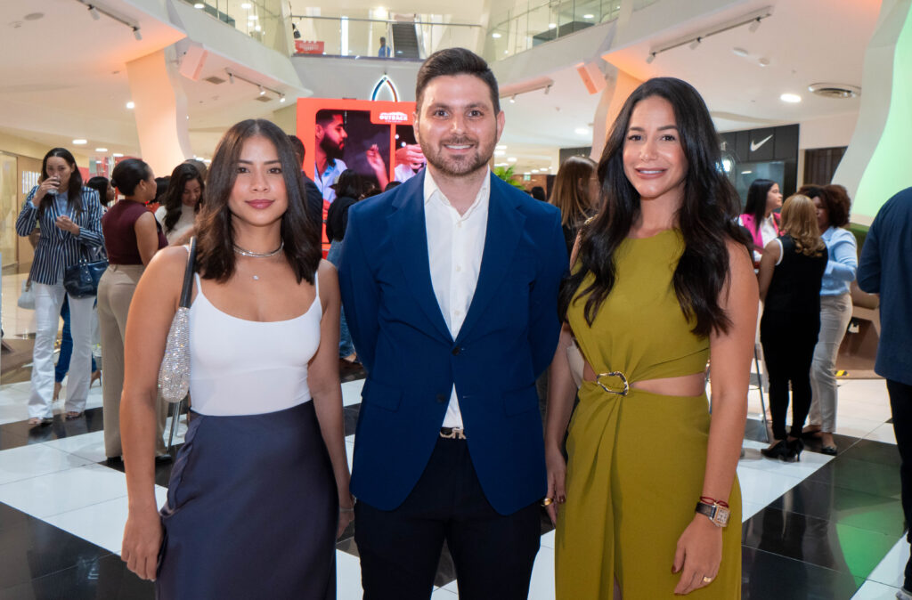 Paola Abreu, Manuel tarrazo  y Mabel Báez