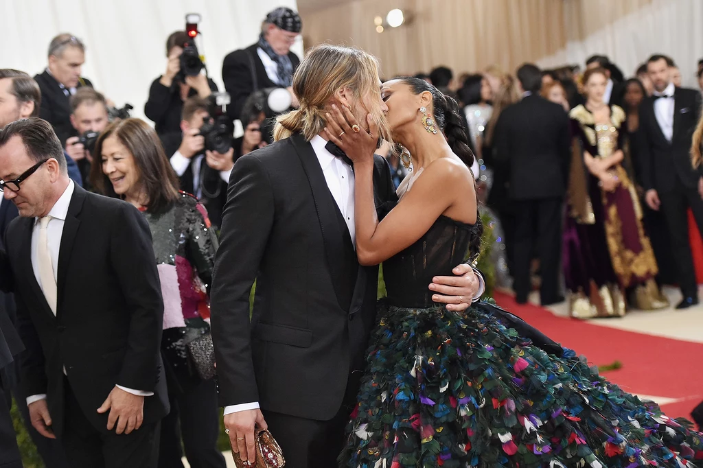 Zoe Saldaña y esposo