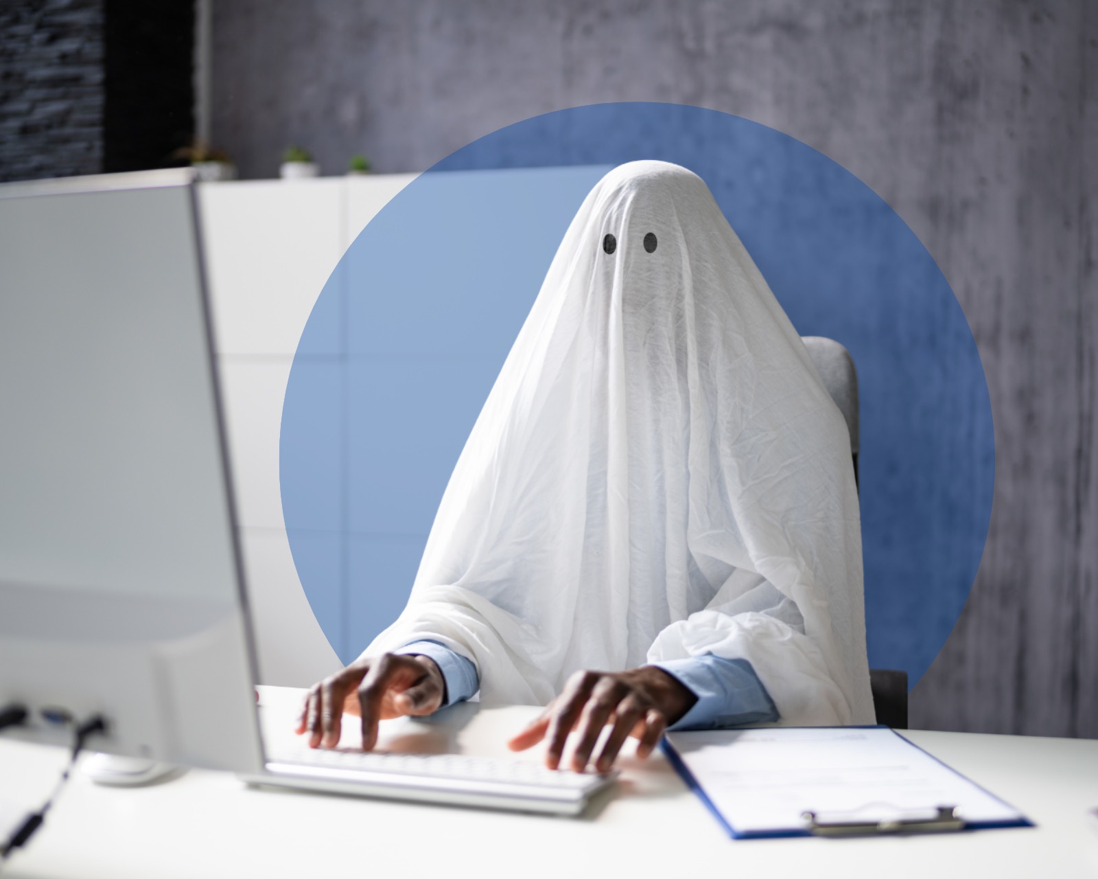 Cada vez más empleados y también empleadores están optando por “irse sin despedirse”, cortando la relación laboral de manera abrupta. A este fenómeno se le conoce como ghosting laboral y ya es tendencia en distintos mercados, sobre todo en los más jóvenes.