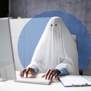 Cada vez más empleados y también empleadores están optando por “irse sin despedirse”, cortando la relación laboral de manera abrupta. A este fenómeno se le conoce como ghosting laboral y ya es tendencia en distintos mercados, sobre todo en los más jóvenes.