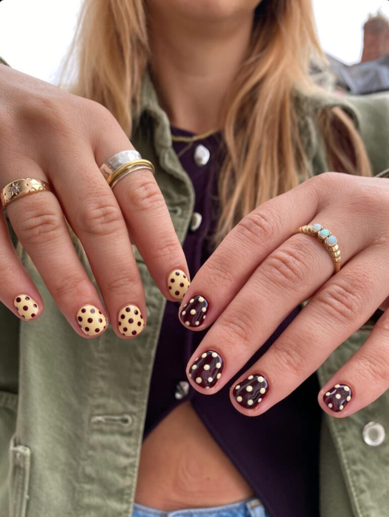 Estilos de uñas Polka dots