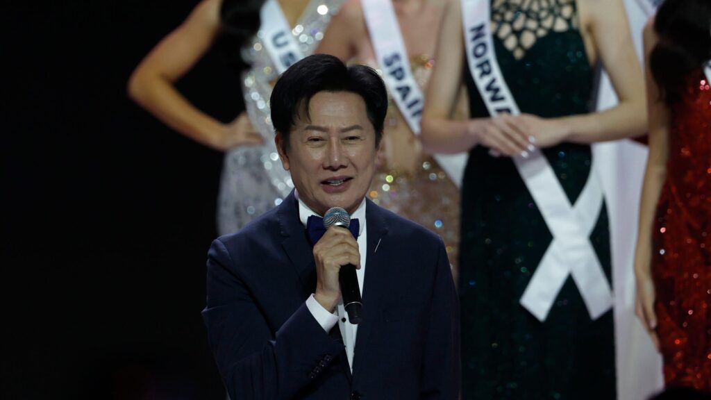 Nawat Itsaragrisi Miss Universe