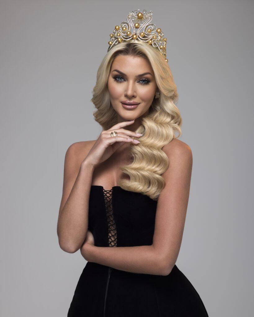 Victoria Kjær Miss Universo 2024 Revista Pandora