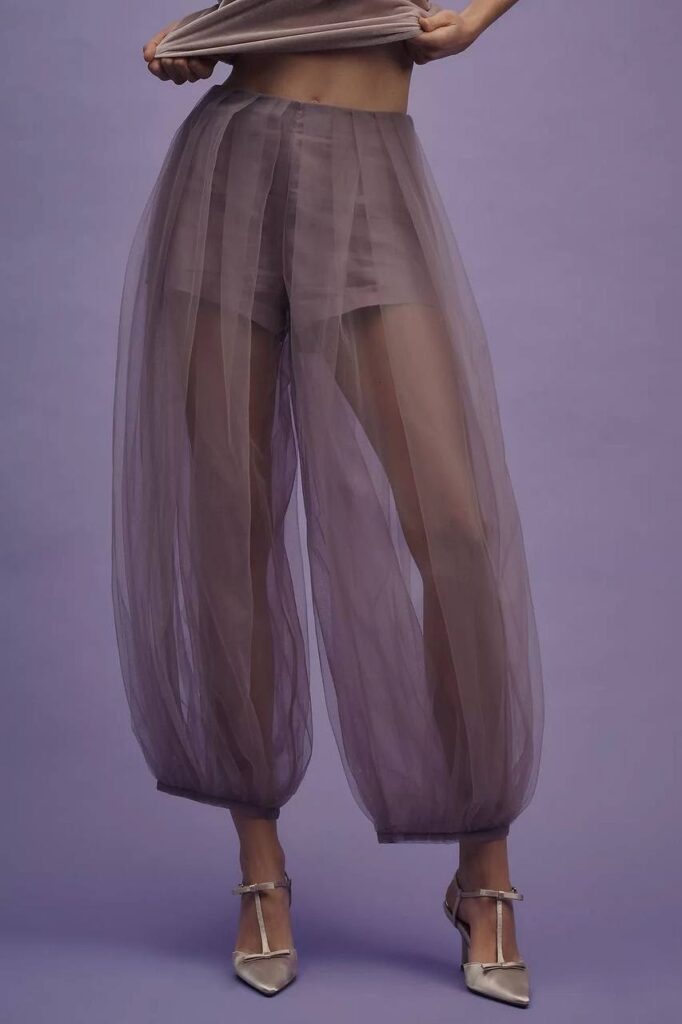 Pantalones traslúcidos 